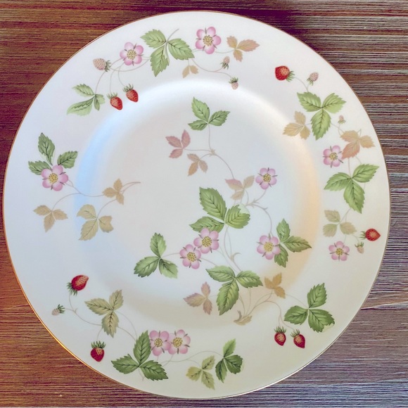 COPY - NEW WEDGEWOOD WILD STRAWBERRY SALAD PLATE - Picture 2 of 4